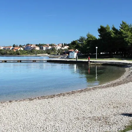 Πανσιόν And With Parking Space - Diklo, - 13987 Ζαντάρ