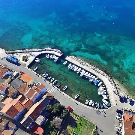 Πανσιόν And With Parking Space - Diklo, - 13987 Ζαντάρ